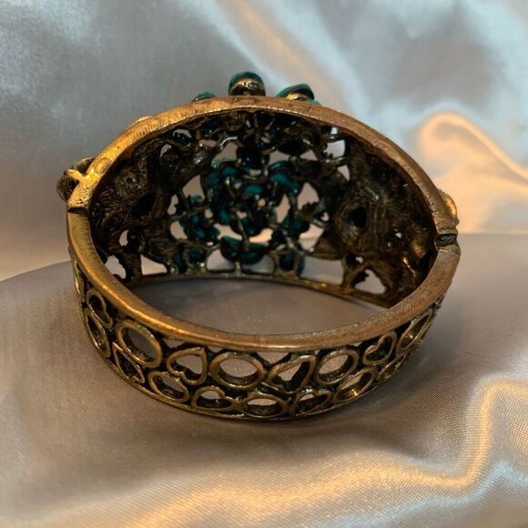Vintage-Inspired Floral Cuff Bracelet Turquoise - Picture 2 of 10